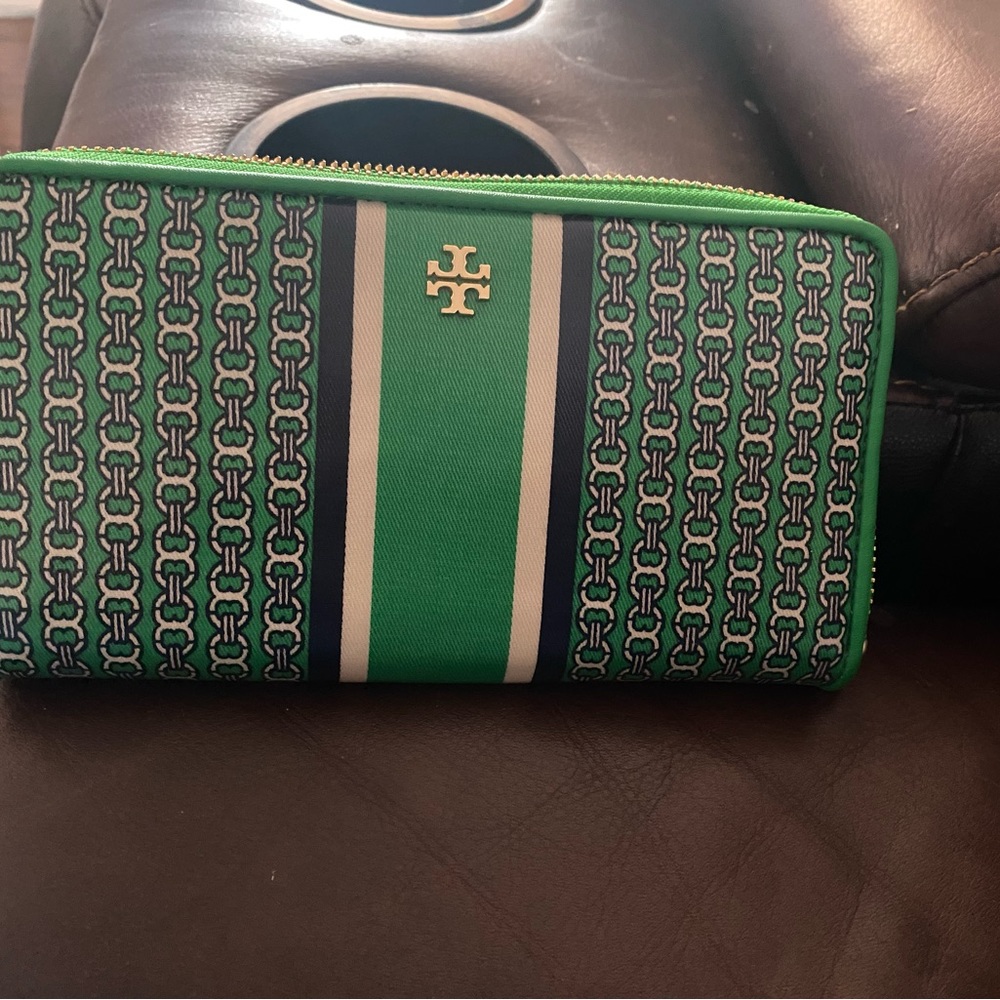 Women's wallet green with blue and white brand Tory Burch excellent conditions